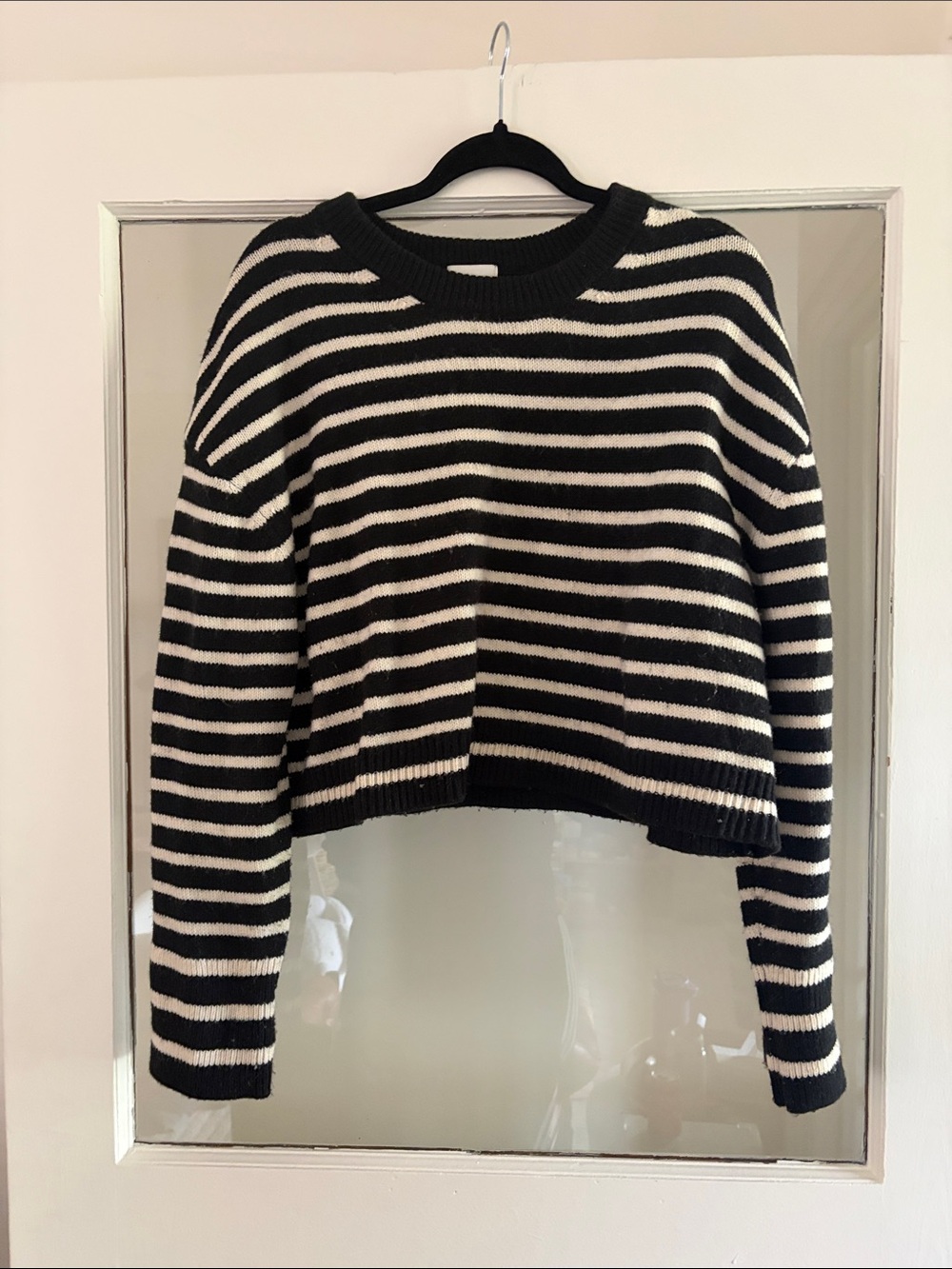 H&M Black and White Striped Cropped Knit Sweater